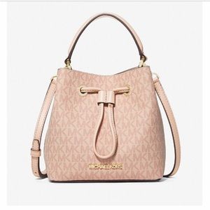 SOLD OUT!! MICHAEL KORS Suri Small Logo Crossbody Bag